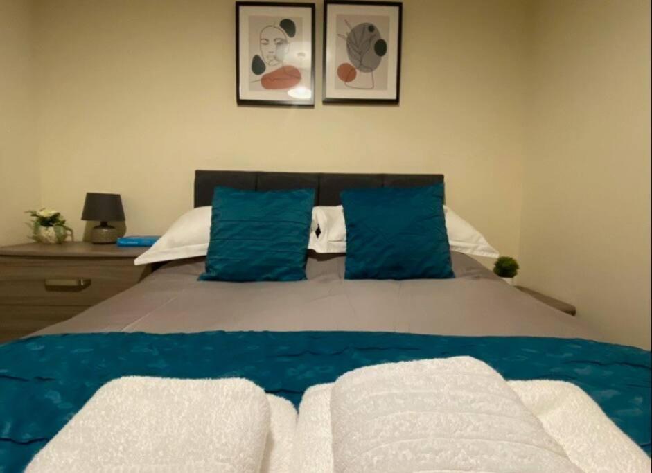 No25-Luxe Living Guest House- 2 Bed-Wifi-Free Parking-City- Beach 斯旺西 外观 照片