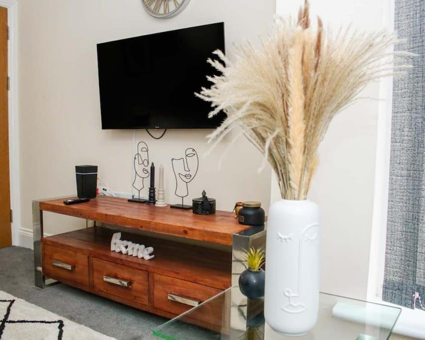 No25-Luxe Living Guest House- 2 Bed-Wifi-Free Parking-City- Beach 斯旺西 外观 照片