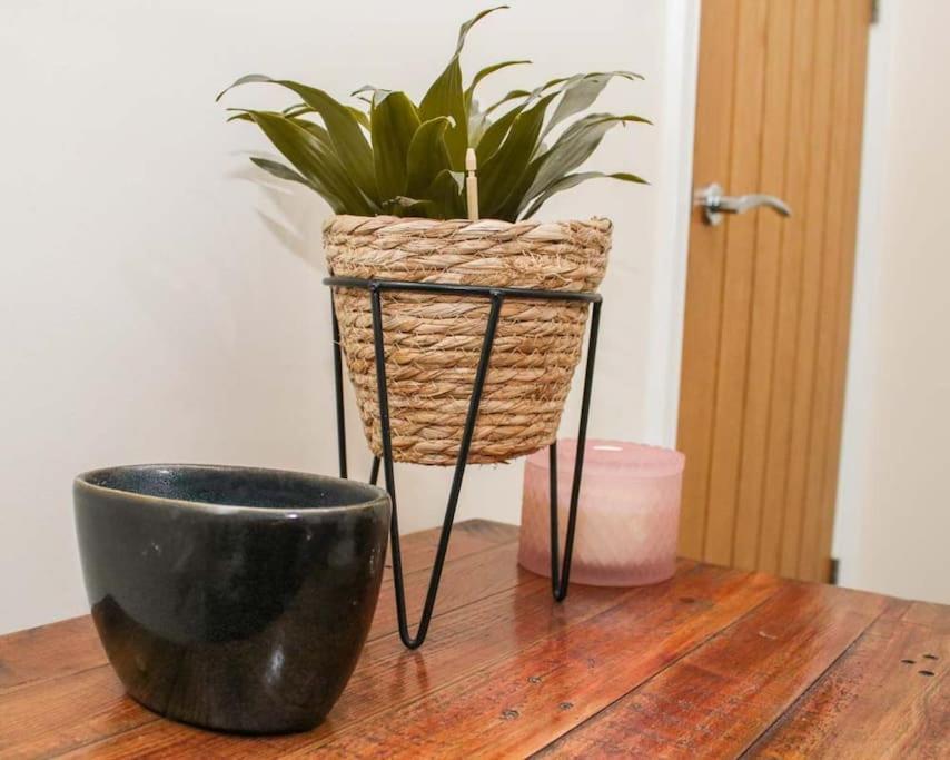 No25-Luxe Living Guest House- 2 Bed-Wifi-Free Parking-City- Beach 斯旺西 外观 照片