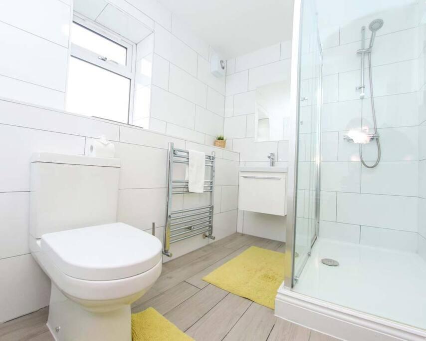 No25-Luxe Living Guest House- 2 Bed-Wifi-Free Parking-City- Beach 斯旺西 外观 照片